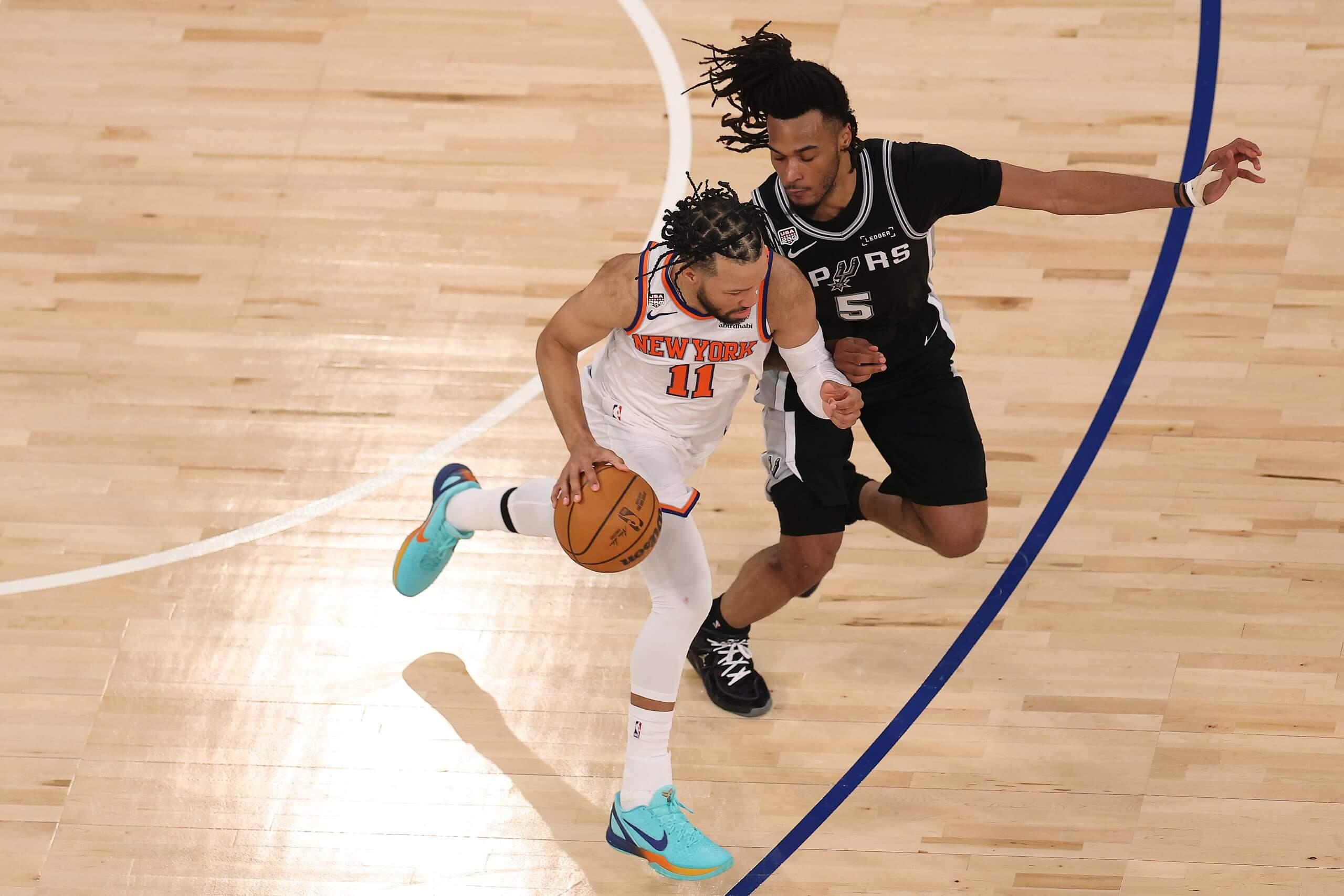 Knicks’ Playoff Winning Streak Ends as Spurs Secure Game 3 Victory