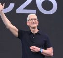 Apple Integrates AI with New Siri Update Amid CEO Transition