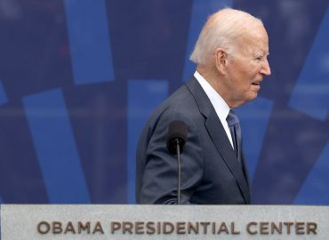 Biden’s Public Struggles Raise Questions Amid Obama Library Opening
