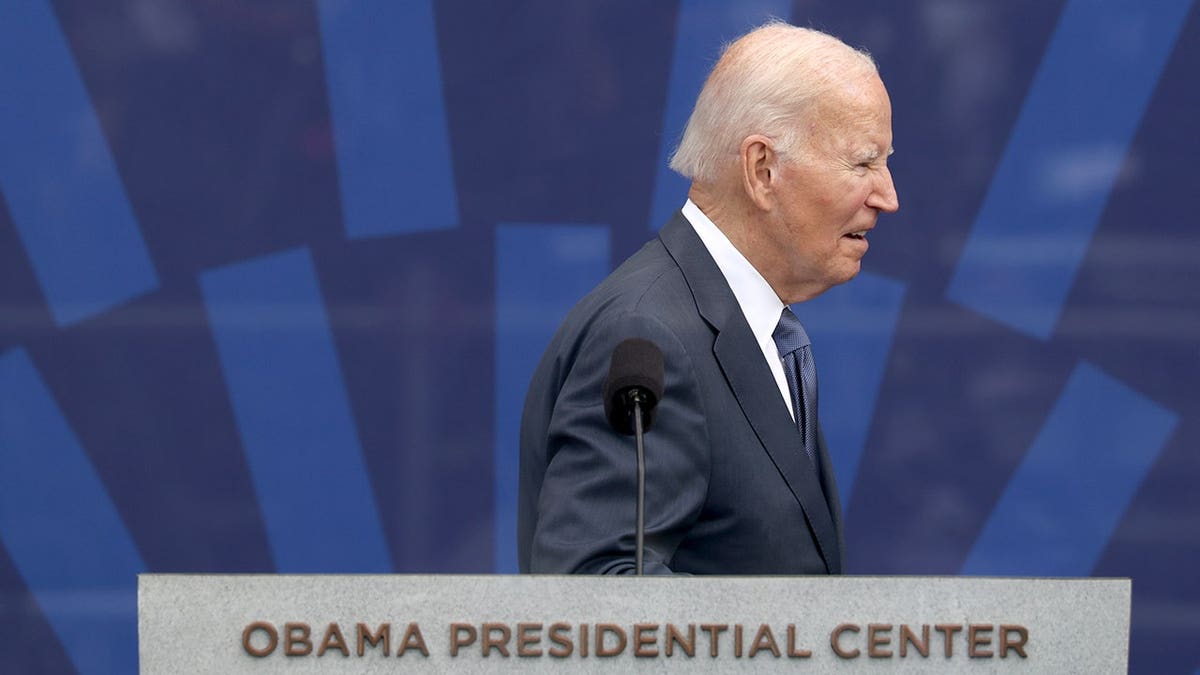 Biden’s Public Struggles Raise Questions Amid Obama Library Opening