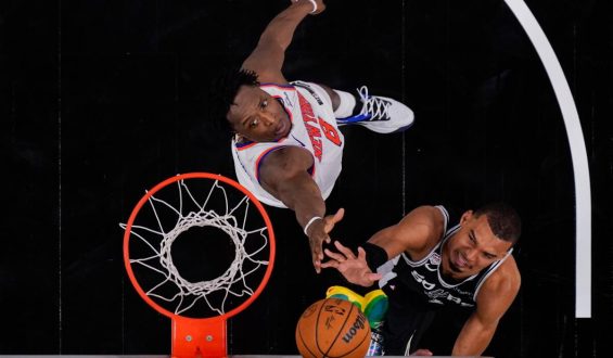 New York Knicks Extend Winning Streak with Game 1 Victory Against the Spurs