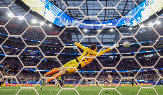 US Dominates Paraguay in World Cup Opener