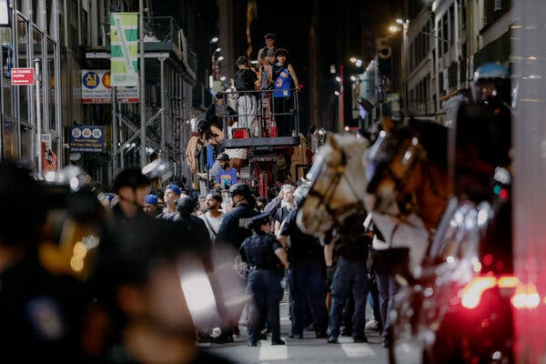 Knicks Plan Official Watch Party for Game 5 of the N.B.A. Finals