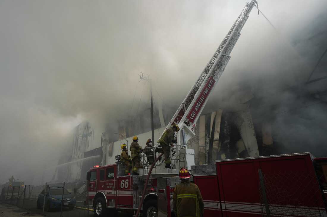Ongoing Firefighting Efforts in a Los Angeles Cold Storage Warehouse