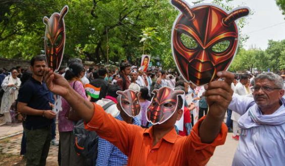 Student Protesters Demand Education Minister’s Resignation Amid Exam Scandal