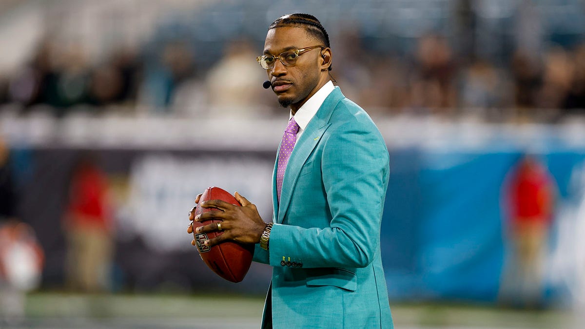 Robert Griffin III Safe After Plane Emergency