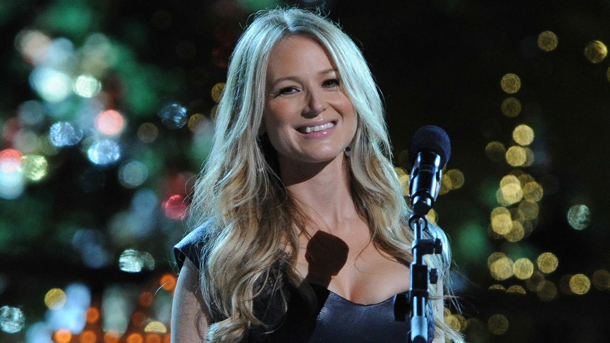 Jewel’s Transformation: From Homelessness to Musical Success