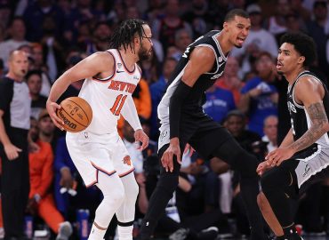 Physical Play Defines Game 3 Between Spurs and Knicks