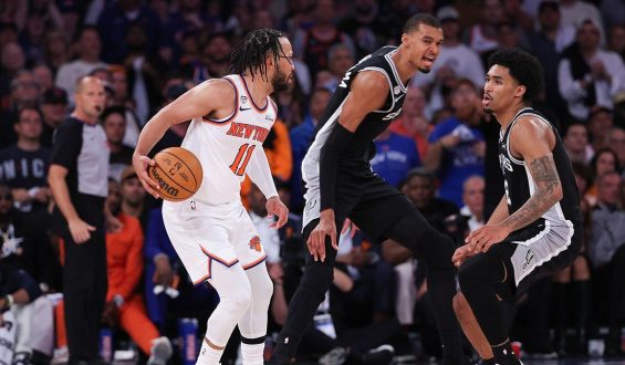 Physical Play Defines Game 3 Between Spurs and Knicks