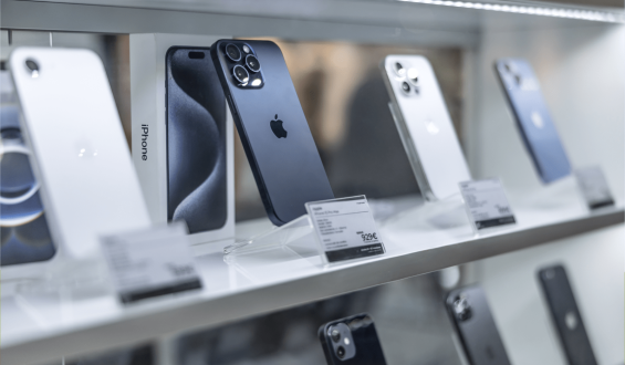 Impact of AI on Smartphone Prices: An Industry Challenge