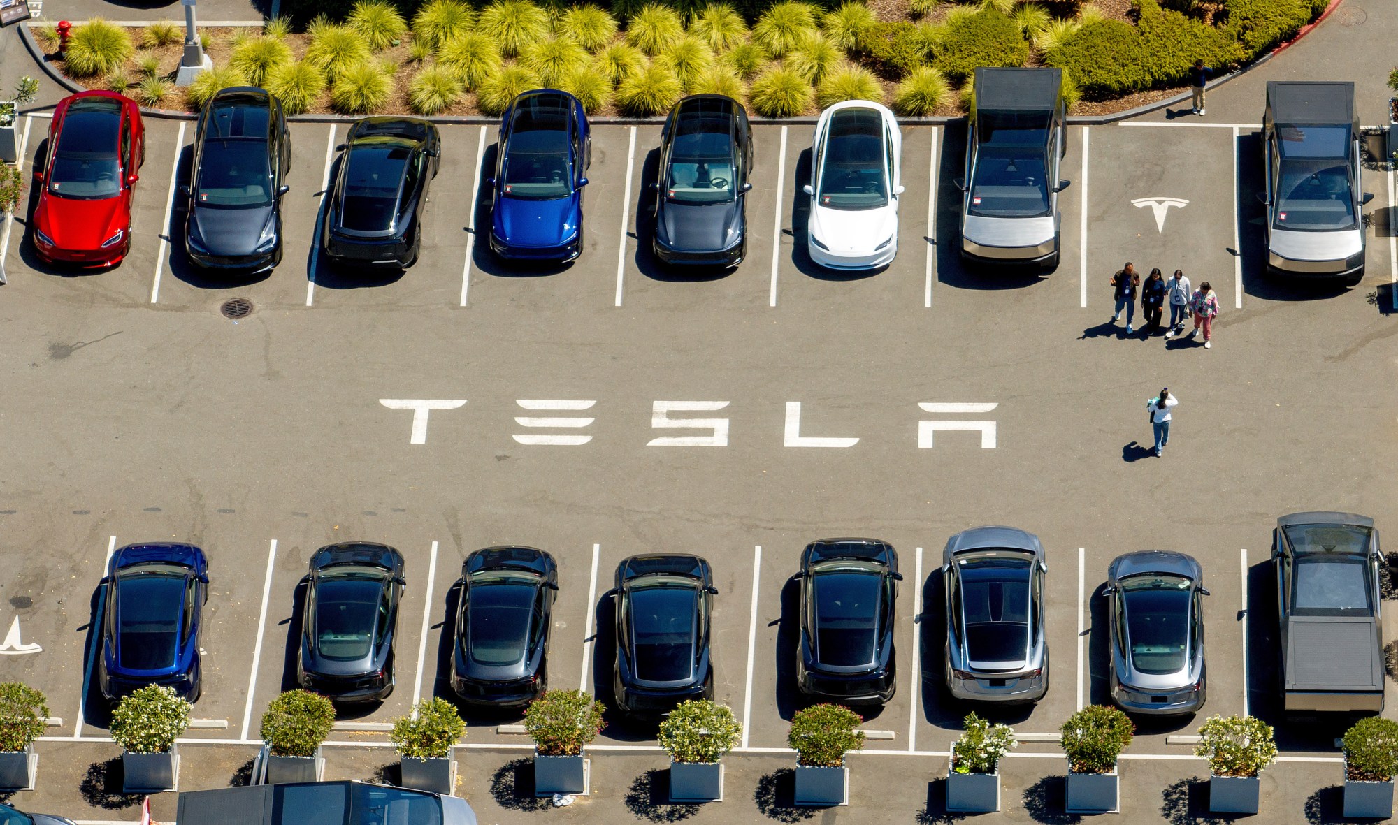 Regulators Investigate Tesla Crash in Texas Home