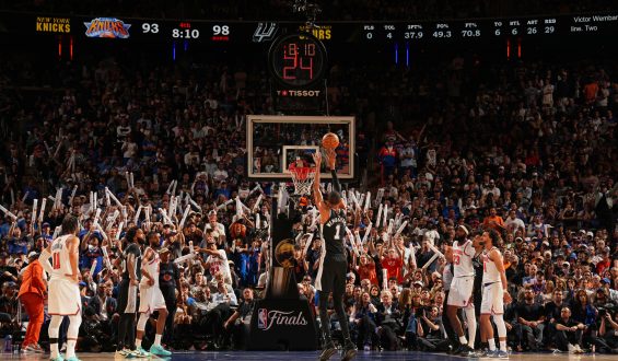 Spurs Win Game 3 Against Knicks Amid High-Profile Audience and Tense Atmosphere