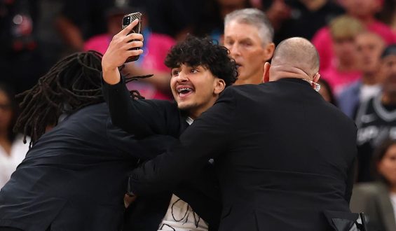 New York Knicks Secure Victory in Game 1 Against San Antonio Spurs