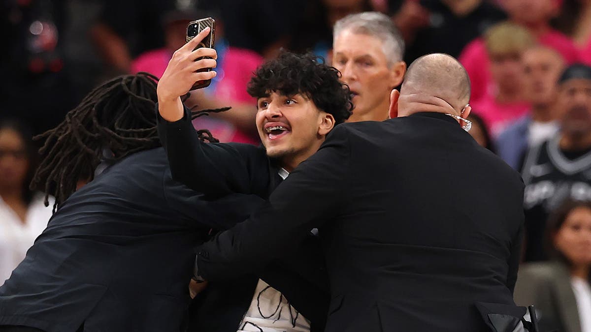 New York Knicks Secure Victory in Game 1 Against San Antonio Spurs