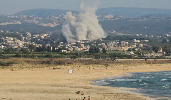 Escalating Conflict as Israeli Airstrikes Target Tyre in Lebanon