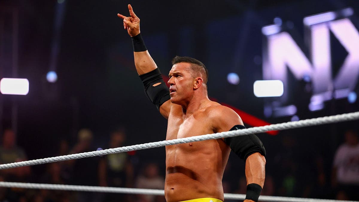 Cedric Alexander’s Dramatic Defense in Ultimate X Match