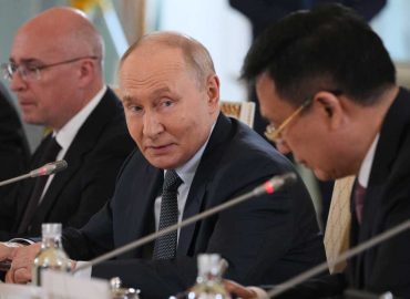 Putin Addresses Air Defense and Ukraine Conflict at Economic Forum