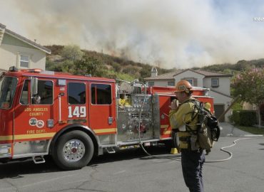 Fast-Moving Wildfire Threatens Homes in Santa Clarita Valley