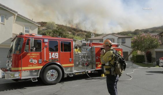 Fast-Moving Wildfire Threatens Homes in Santa Clarita Valley