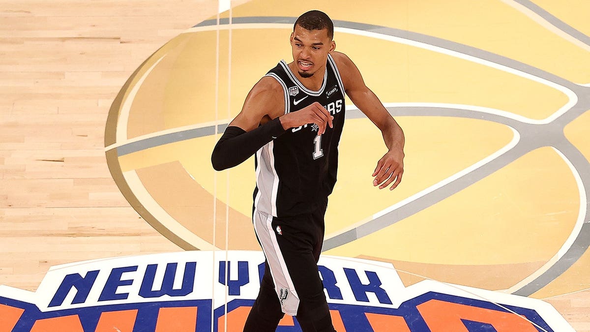 San Antonio Spurs Claim Victory Over New York Knicks, Ending Home Team’s Win Streak