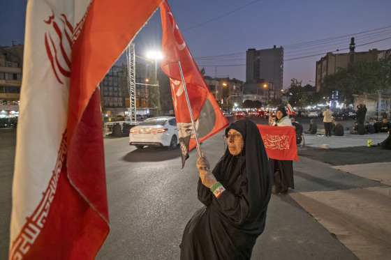 Tensions Intensify in Tehran Amid Mourning for Ayatollah Khamenei