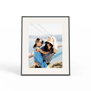 Aura vs Skylight: Comparing Two Leading Digital Photo Frames