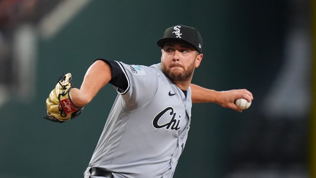 Chicago White Sox Edge Out Texas Rangers with Key Plays