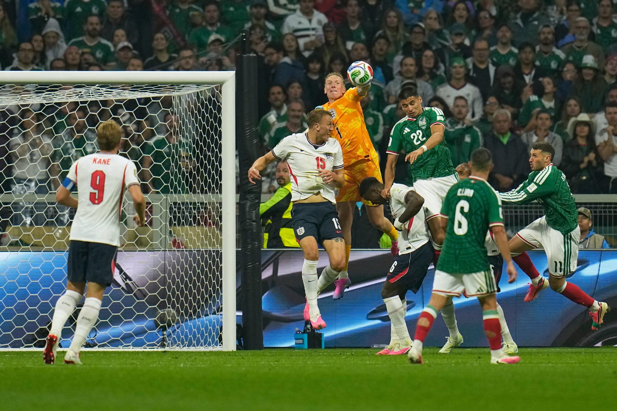 England Defeats Mexico to Advance in World Cup