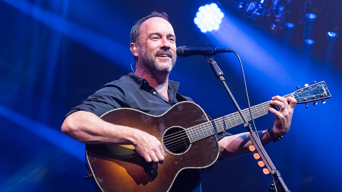 Dave Matthews Criticizes ICE Over Shooting Incident
