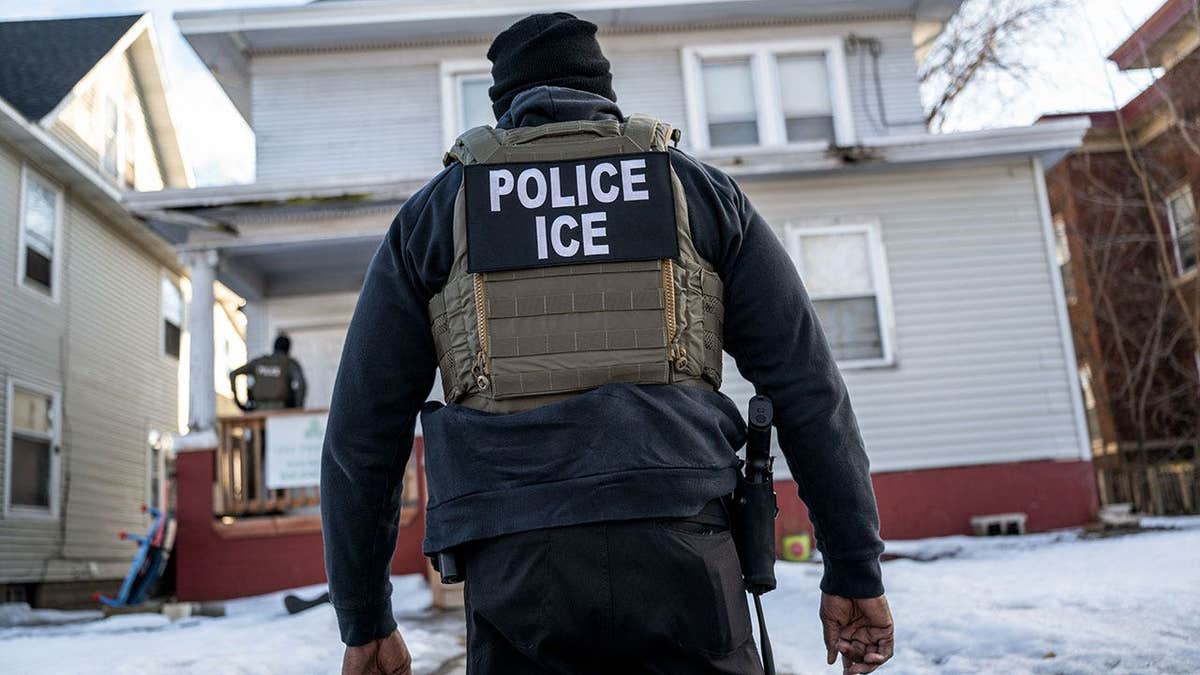 DOJ Challenges Mask Restrictions for Federal Officers