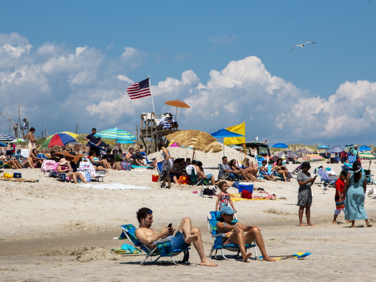 Americans Urged to Be Cautious of Vibrio Vulnificus During July 4 Beach Visits
