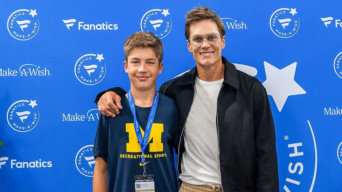 Tom Brady’s Inspiring Encounter with Young Fan Eli Griffith at Fanatics Fest