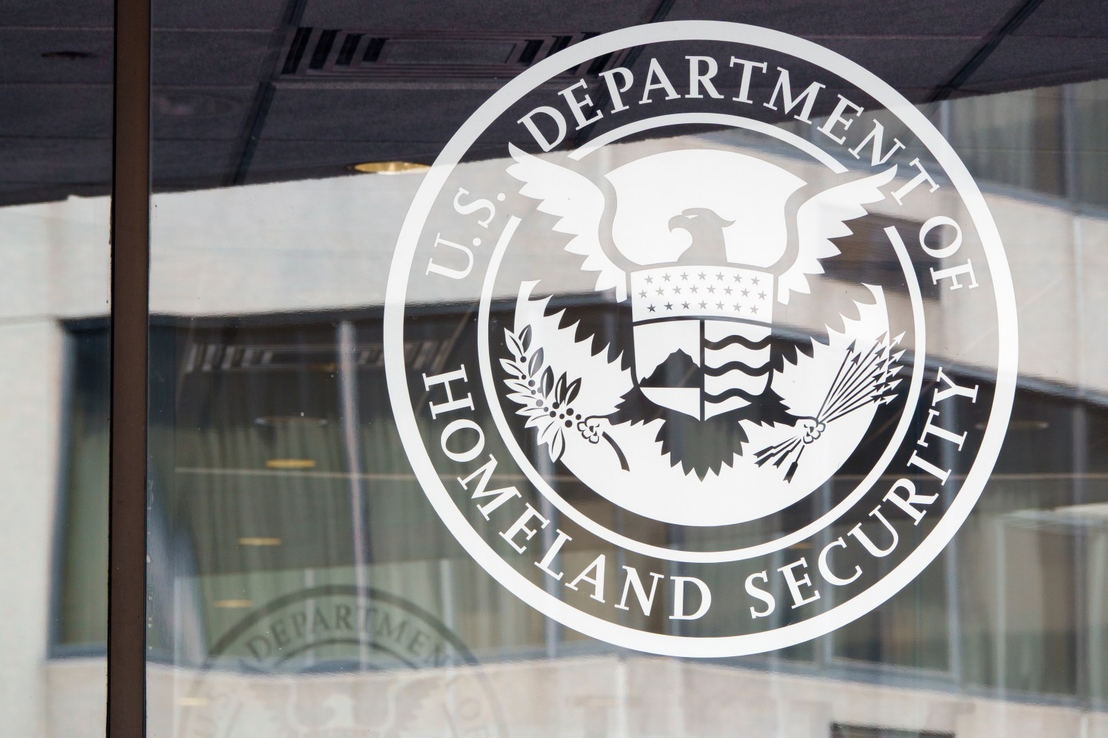 Trump Administration Plans to Restrict Green Cards for Benefit-Using Immigrants