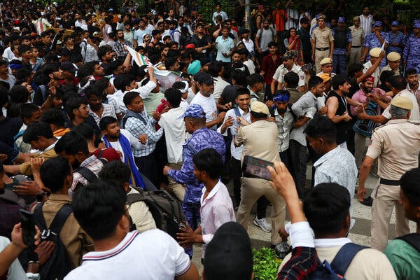 Indian Protesters March to Demand Education Minister’s Resignation
