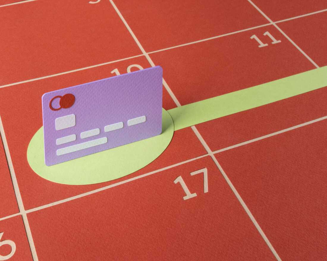Strategies to Manage Credit Card Debt While Building Savings