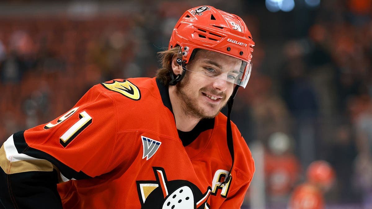 Flyers’ Bold Offer for Leo Carlsson Sparks NHL Debate