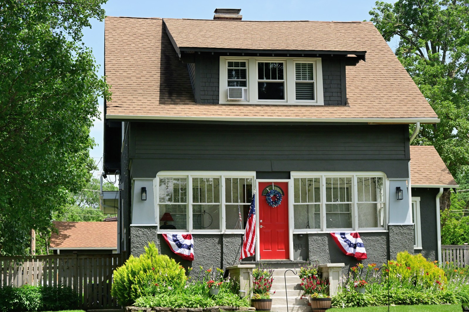 U.S. Home Prices Fall, Luring Buyers Back to the Market