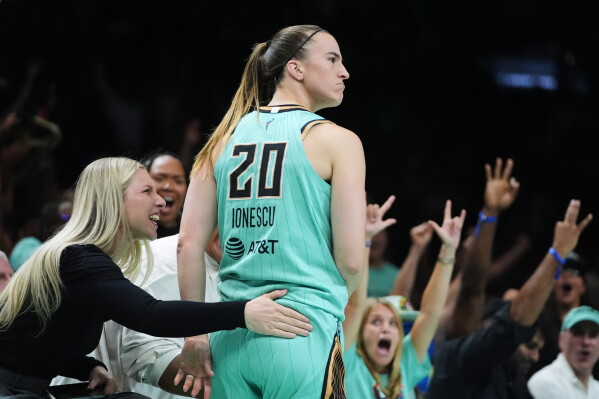 Obama Visits WNBA All-Stars at His Presidential Center