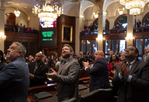 Illinois GOP Struggles to Leverage Speaker Welch’s Handling of Harassment Allegations