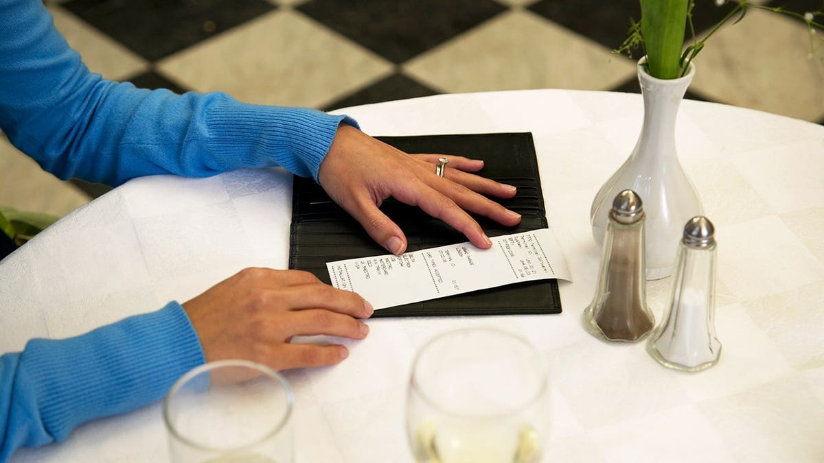 Florida Law Requires Restaurants to Disclose Mandatory Fees