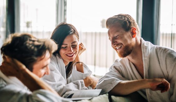 Study Reveals Jealousy Dynamics in Non-Monogamous vs. Monogamous Relationships