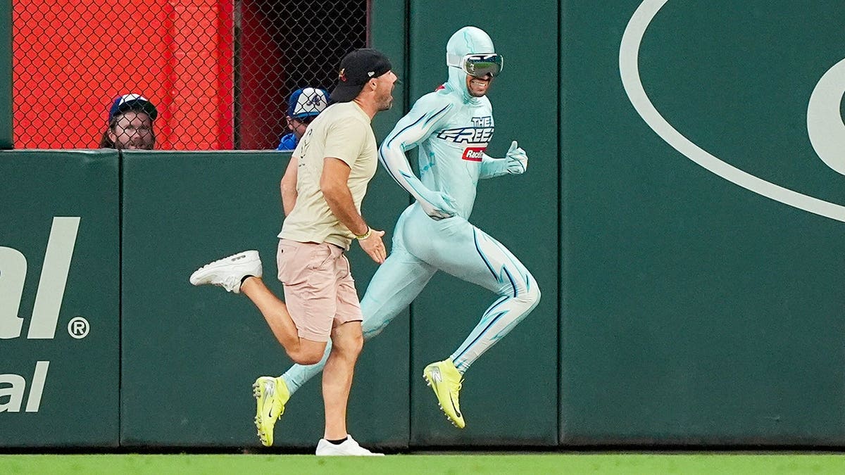 The Freeze vs. Braves Fan: A Race to Remember