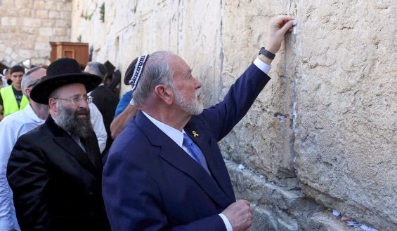 Huckabee Warns Skepticism of U.S.-Israel Ties Fueled by Biblical Ignorance