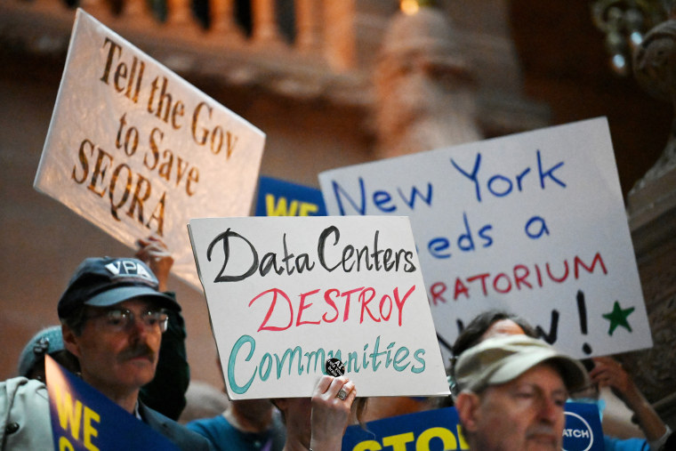 New York Governor Implements Statewide Moratorium on Data Center Development