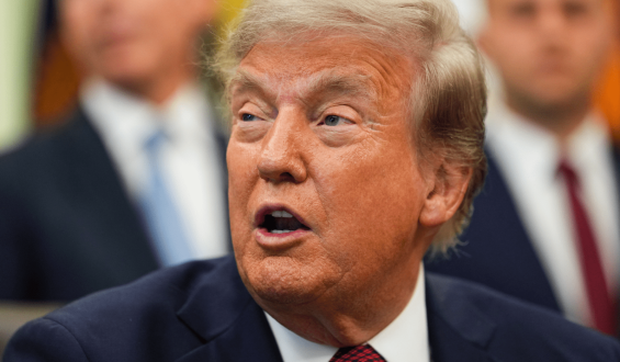 Dwindling Support From Independents Challenges Trump’s 2026 Midterm Prospects