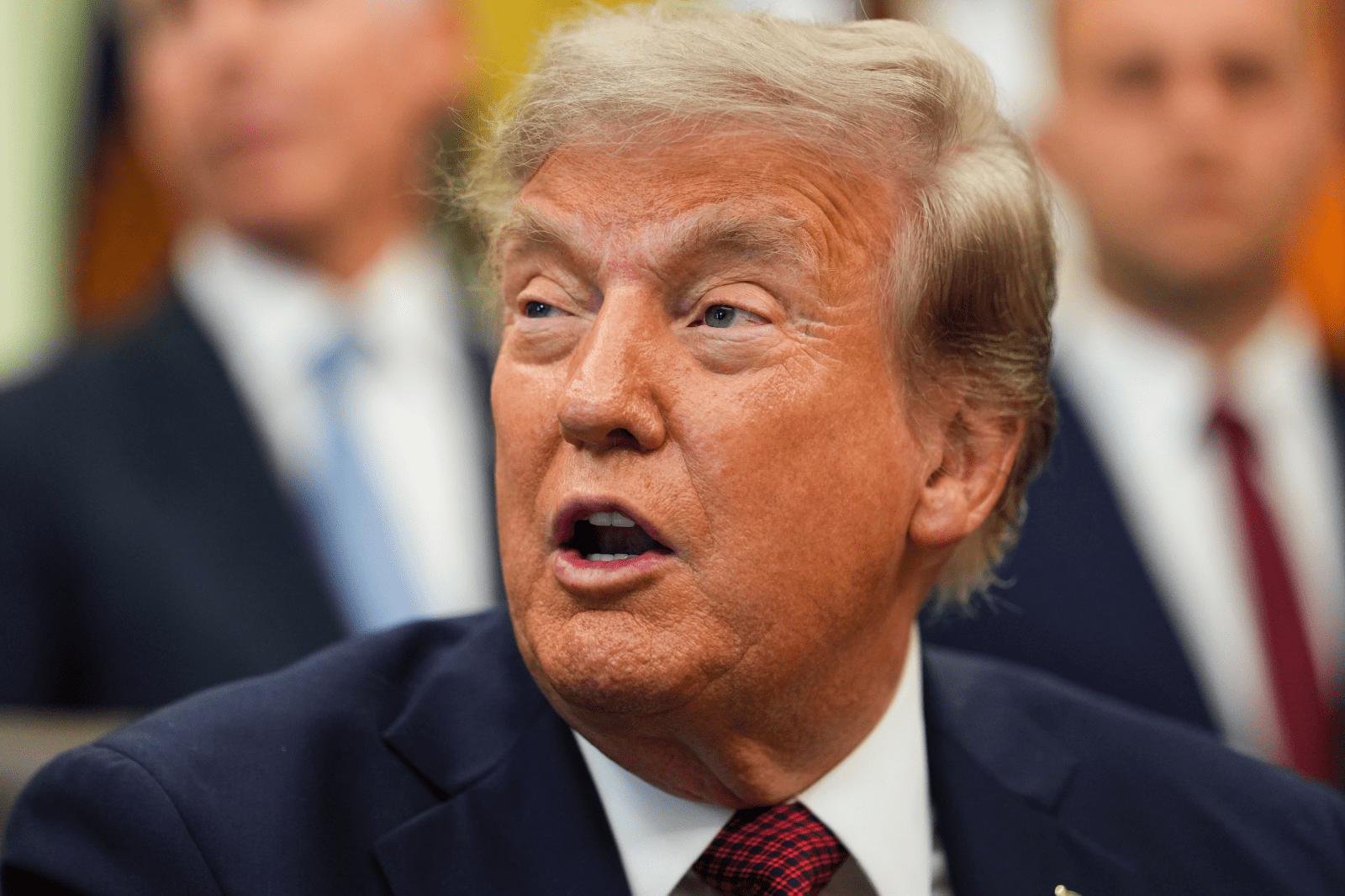 Dwindling Support From Independents Challenges Trump’s 2026 Midterm Prospects