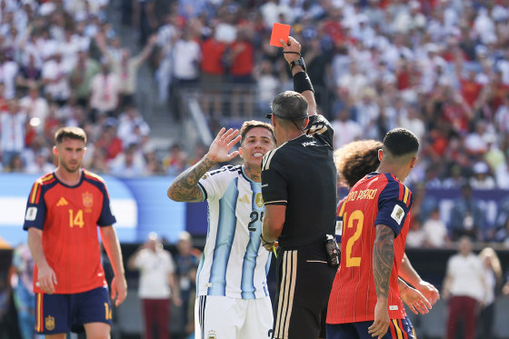 Enzo Fernández Receives Red Card in Controversial World Cup Final