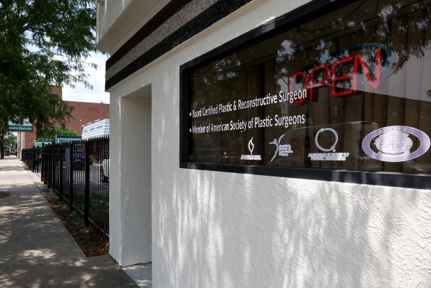 Illinois Suspends License of Chicago Plastic Surgeon
