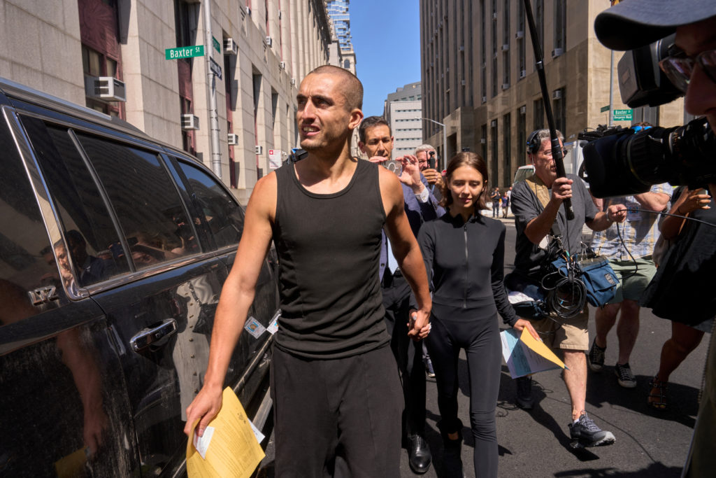 Daredevil Couple’s Empire State Building Climb for Marriage Proposal