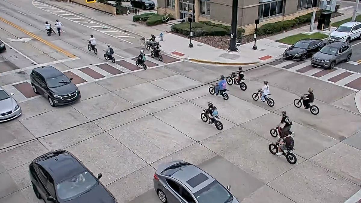 Teens on E-Bikes Disrupt Orlando’s Downtown